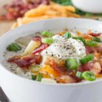 Soupe de pommes de terre au fromage à la crème à la mijoteuse