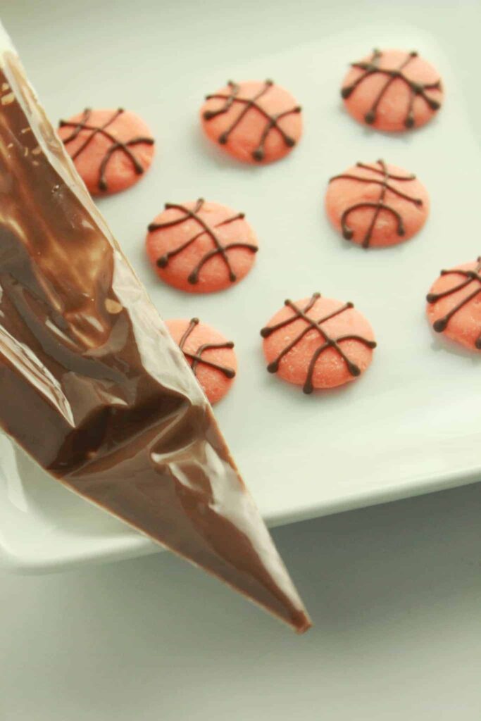 Garnitures de Cupcakes au Basketball – Pratiquement Fait Maison