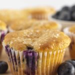 Muffins rapides au mélange à gâteau aux myrtilles