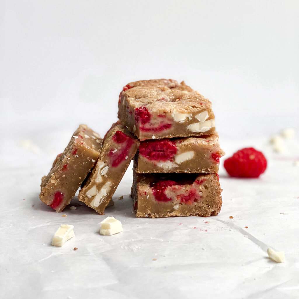 Brownies au chocolat blanc et framboises – Les douceurs salées