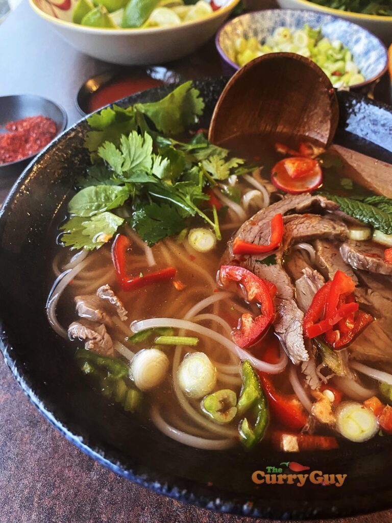 Pho Bo | Soupe de nouilles au bœuf vietnamienne traditionnelle