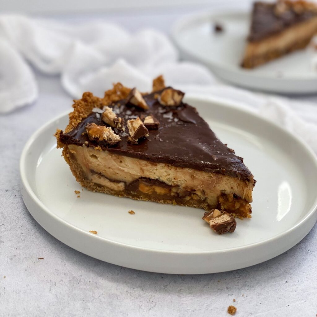 Cheesecake au beurre de cacahuète et Snickers – Les Douces Salées