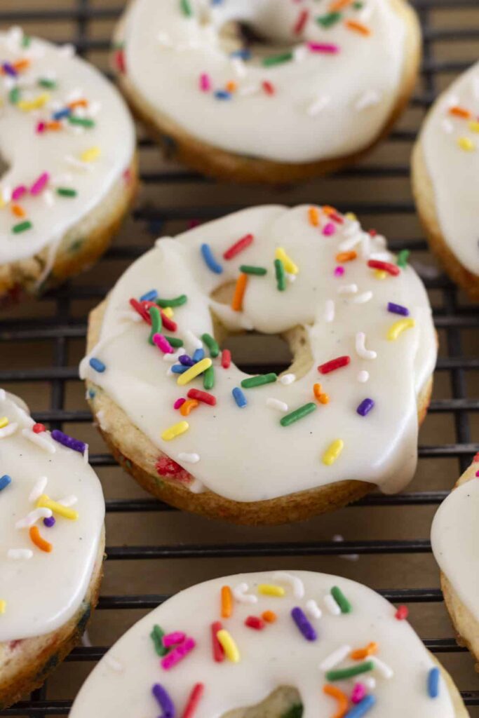 Beignets Funfetti à la Vanille Faciles au Four
