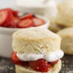 Biscuits Sucrés Faciles {pour Gâteau de Fraises}