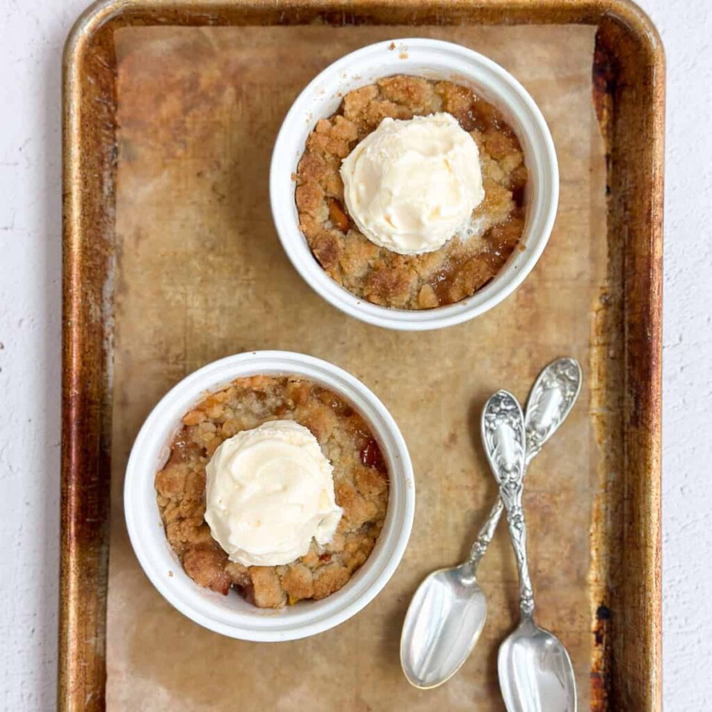Cobbler aux pêches individuels – Les douceurs salées