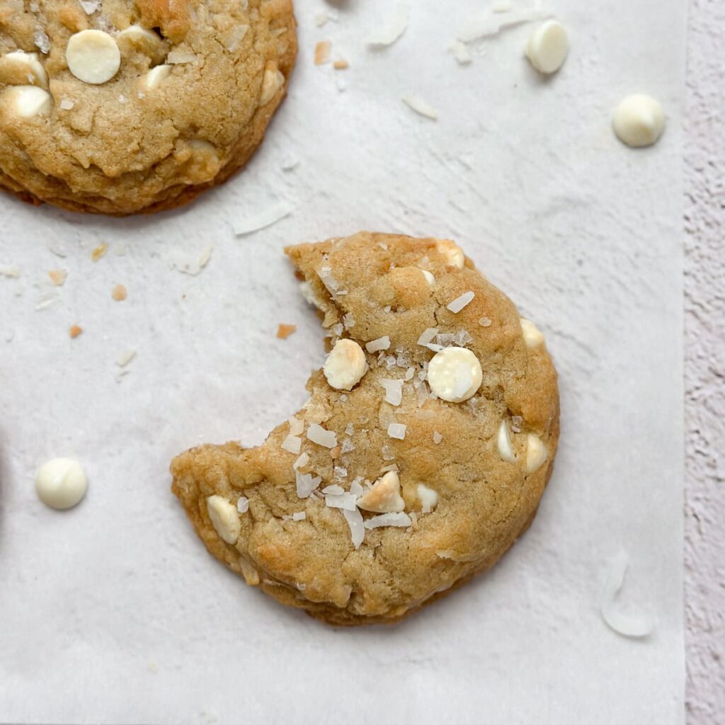 Biscuits au Chocolat Blanc et à la Noix de Coco – Les Douceurs Salées