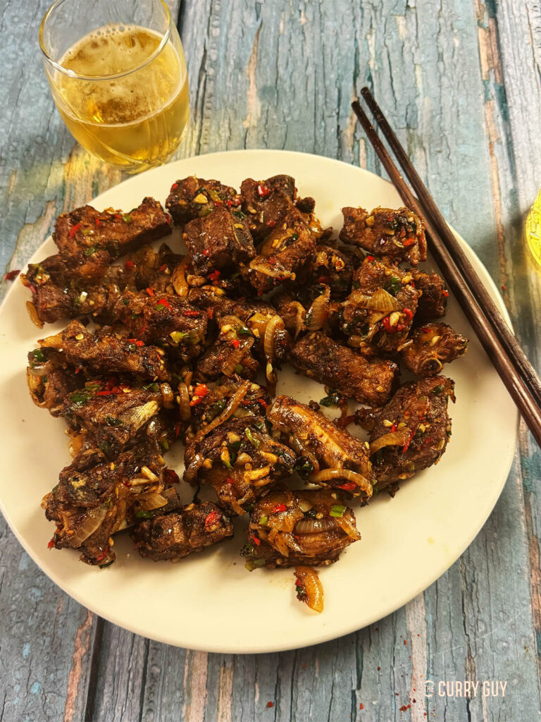 Côtes de porc au sel et poivre | Le Curry Guy