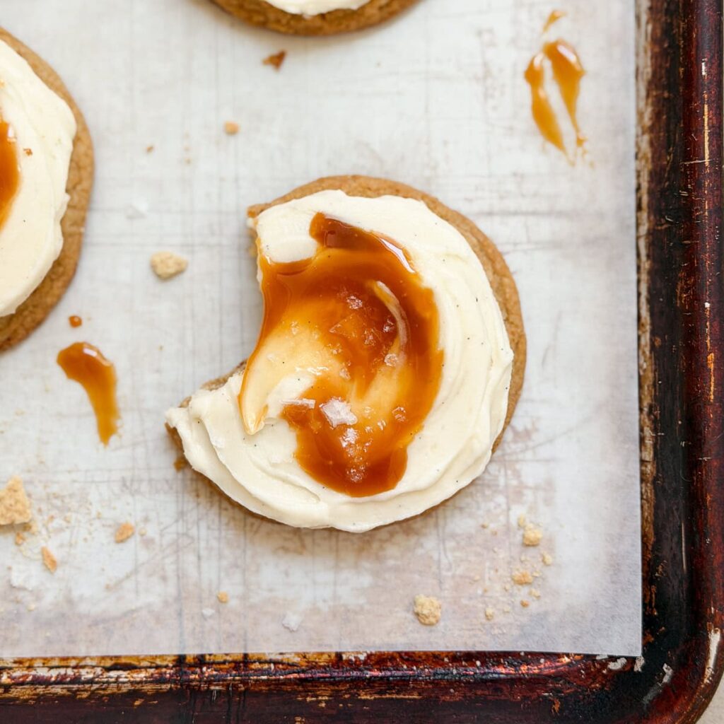 Biscuits au fromage à la crème au caramel salé – Les douceurs salées